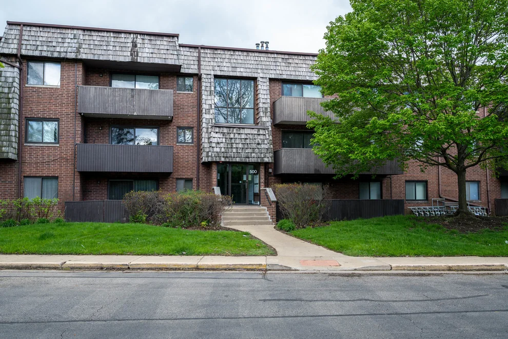 Unit for sale at 500 Timber Ridge Drive, Carol Stream, IL 60188