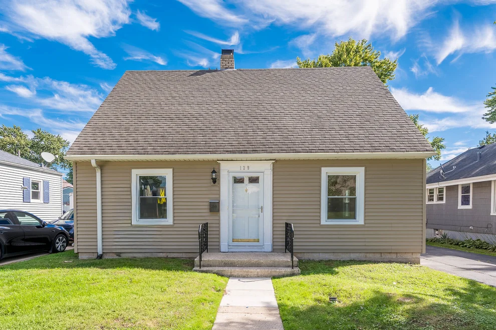 Unit for sale at 129 S Dubois Avenue, Elgin, IL 60123