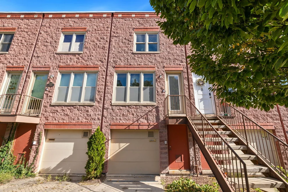 Unit for sale at 2001 N HONORE Street, Chicago, IL 60614