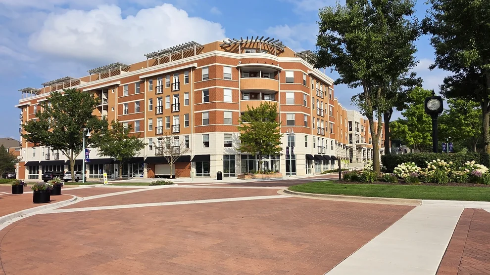 Unit for sale at 400 Village Circle, Willow Springs, IL 60480