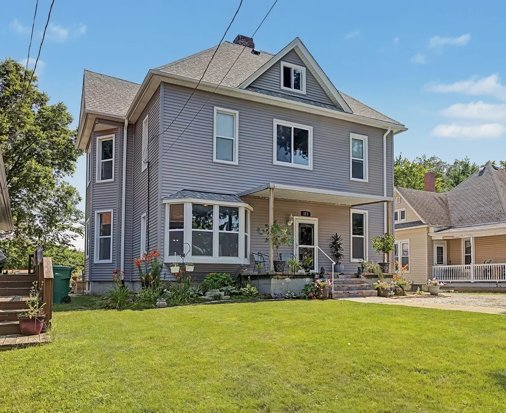 Unit for sale at 111 7th Street, Streator, IL 61364