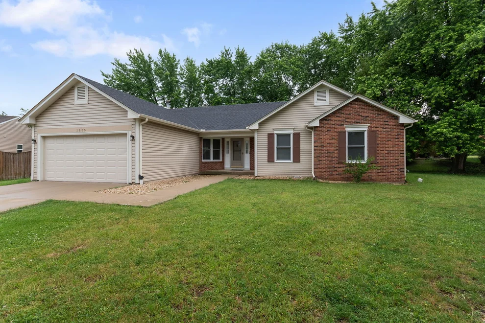 Unit for sale at 1935 Springhaven Court, Montgomery, IL 60538