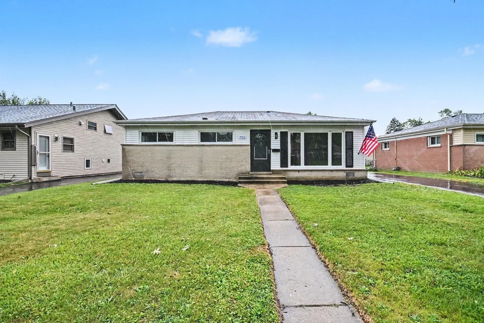 Unit for sale at 701 W Vermont Street, Villa Park, IL 60181