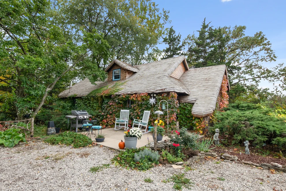 Unit for sale at 701 E 7th Street, Lockport, IL 60441