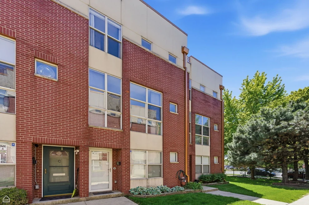 Unit for sale at 6951 N WESTERN Avenue, Chicago, IL 60645