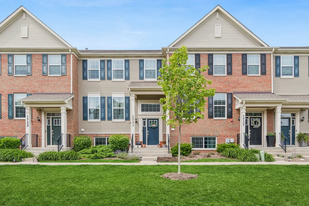 Unit for sale at 1731 Sager Way, Batavia, IL 60510
