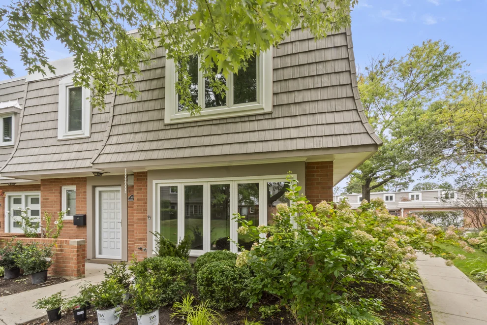 Unit for sale at 1491 Avignon Court, Highland Park, IL 60035