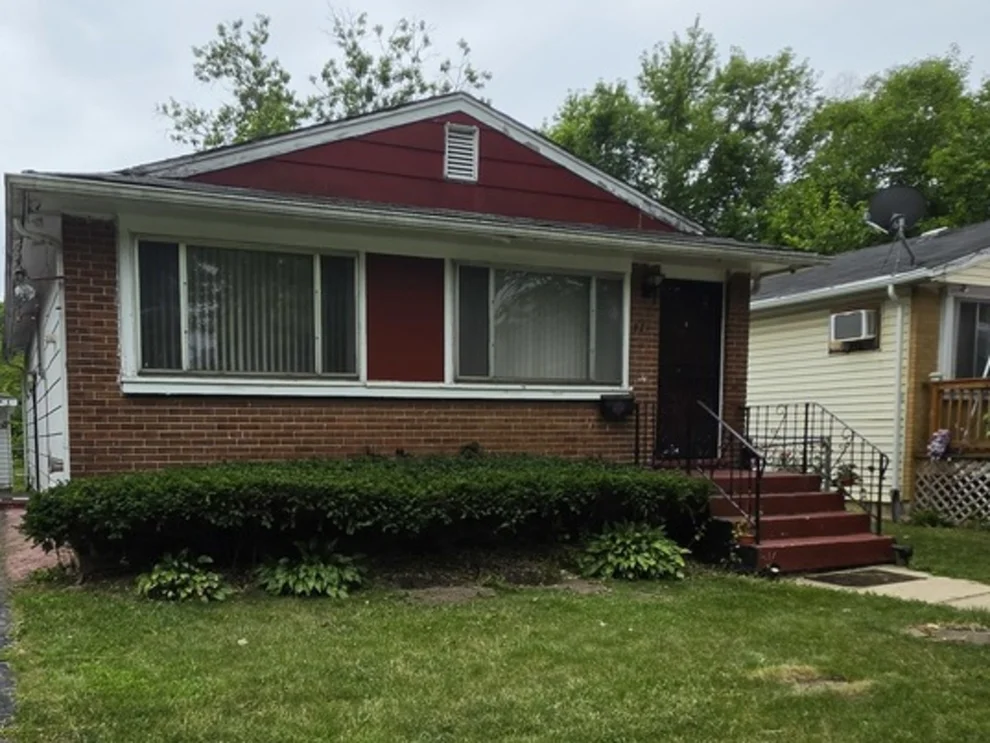 Unit for sale at 821 E 10th Place, Ford Heights, IL 60411