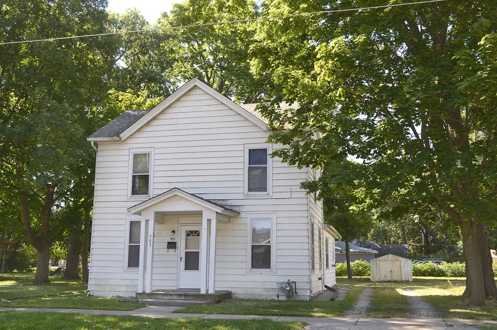 Unit for sale at 903 Illinois Avenue, Ottawa, IL 61350