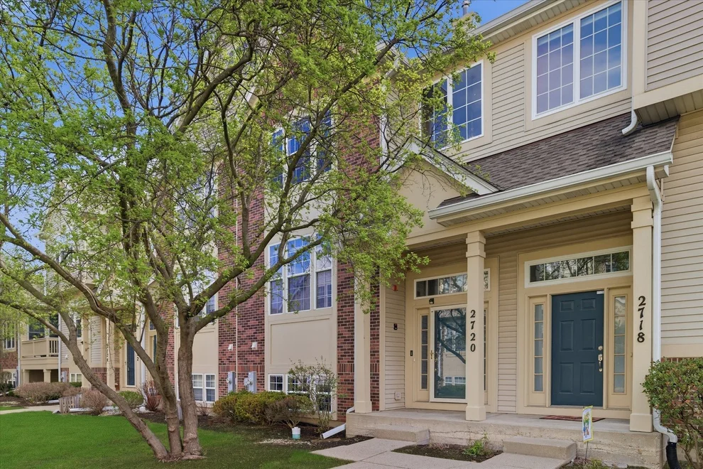 Unit for sale at 2720 N Greenwood Avenue, Arlington Heights, IL 60004