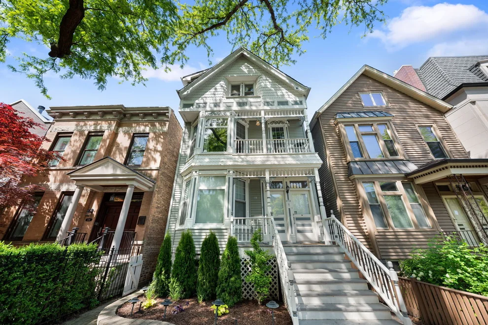 Unit for sale at 3722 N Bosworth Avenue, Chicago, IL 60613