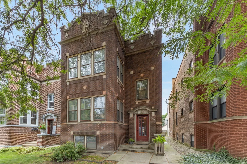 Unit for sale at 5353 N Spaulding Avenue, Chicago, IL 60625