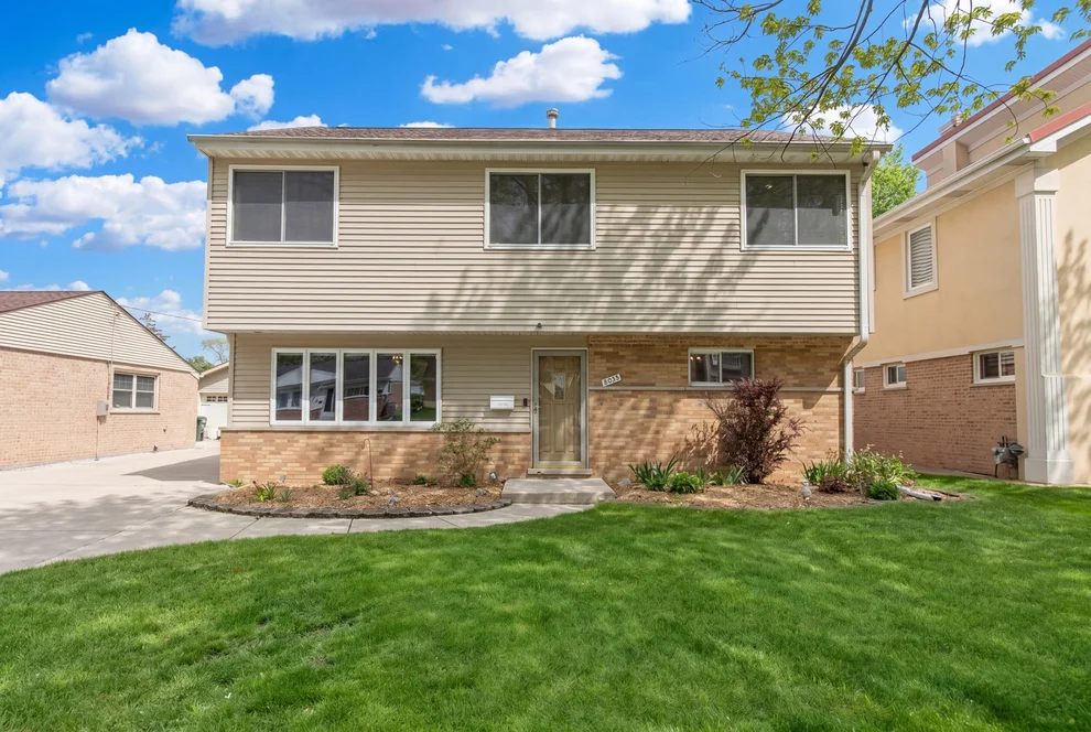 Unit for sale at 8233 N Octavia Avenue, Niles, IL 60714
