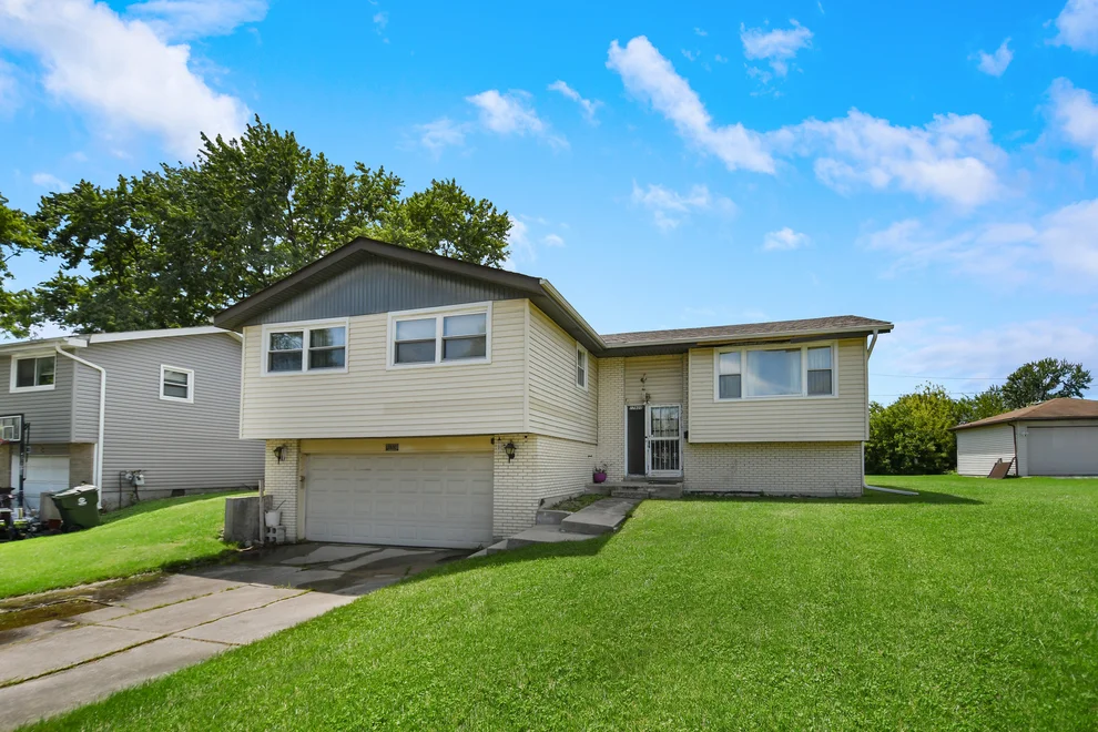 Unit for sale at 17800 Michael Avenue, Country Club Hills, IL 60478