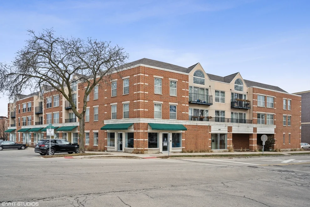 Unit for sale at 1800 Dewes Street, Glenview, IL 60025
