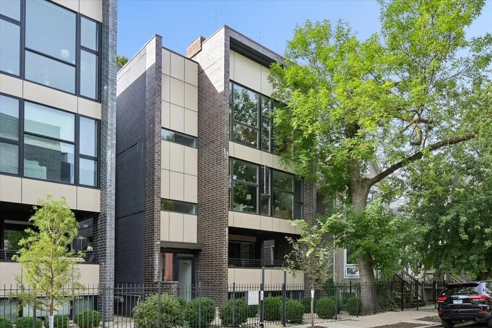 Unit for sale at 2903 W Lyndale Street, Chicago, IL 60647