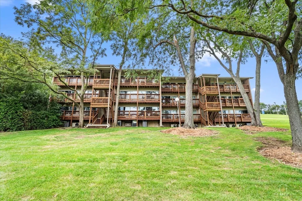 Unit for sale at 5803 Oakwood Drive, Lisle, IL 60532