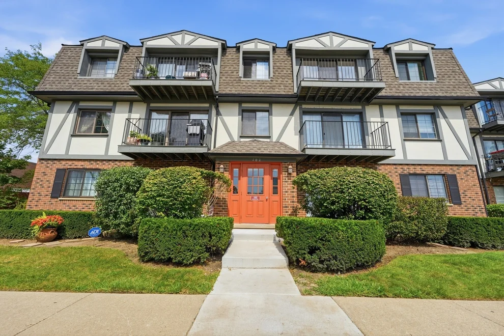 Unit for sale at 102 Steeple Drive, Buffalo Grove, IL 60089