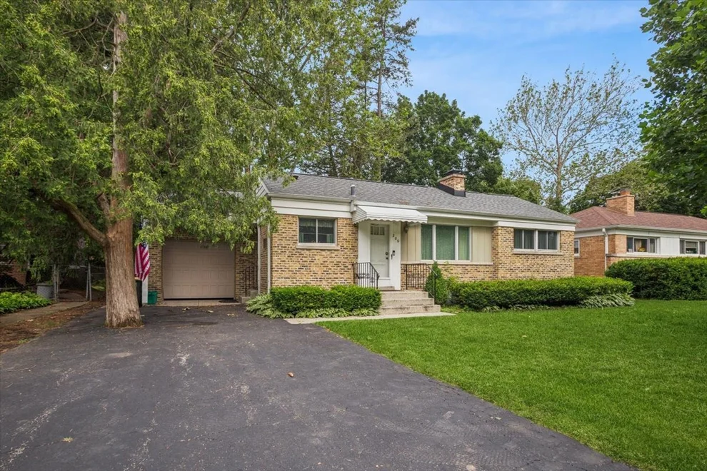 Unit for sale at 206 N Lincoln Lane, Arlington Heights, IL 60004