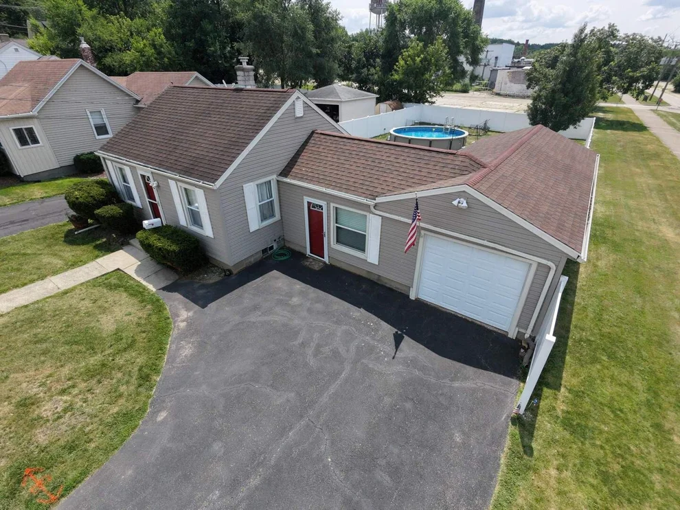 Unit for sale at 304 Johnson Street, East Dundee, IL 60118
