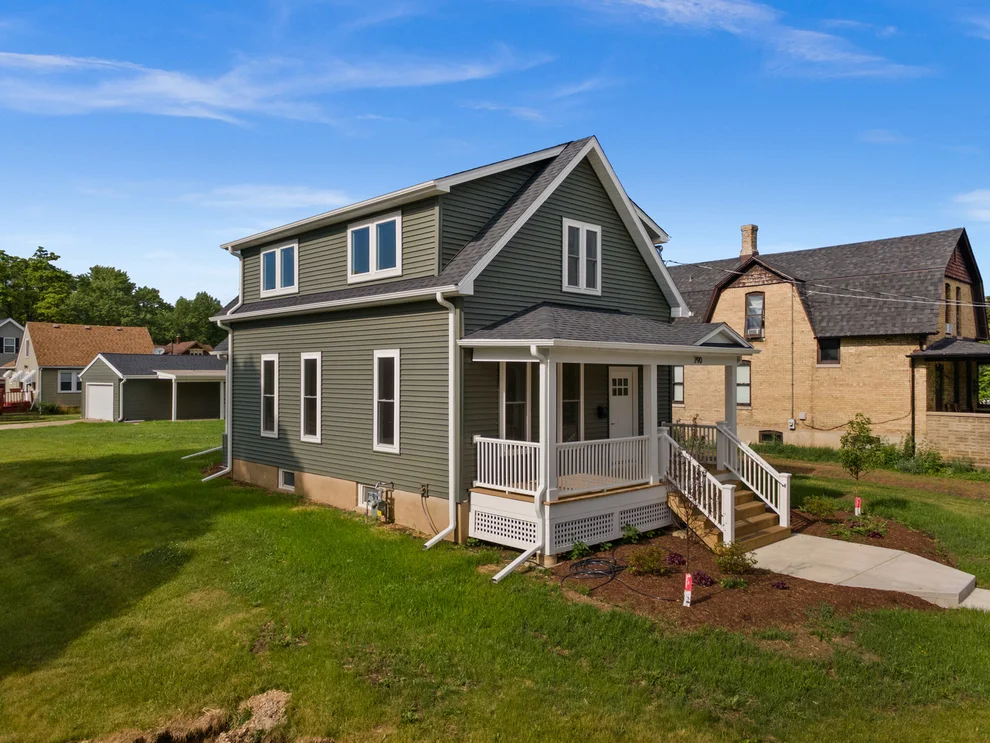 Unit for sale at 790 Wing Street, Elgin, IL 60123