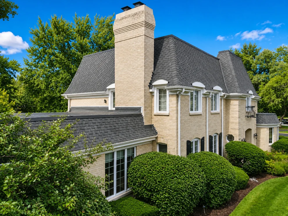 Unit for sale at 2 Gregory Lane, South Barrington, IL 60010