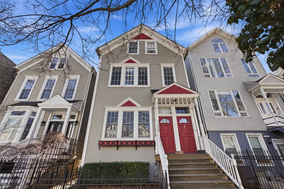 Unit for sale at 1337 W Barry Avenue, Chicago, IL 60657