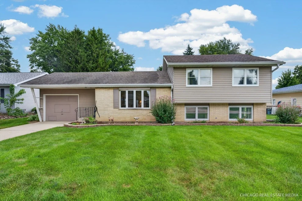 Unit for sale at 11112 Sunset Lane, Huntley, IL 60142