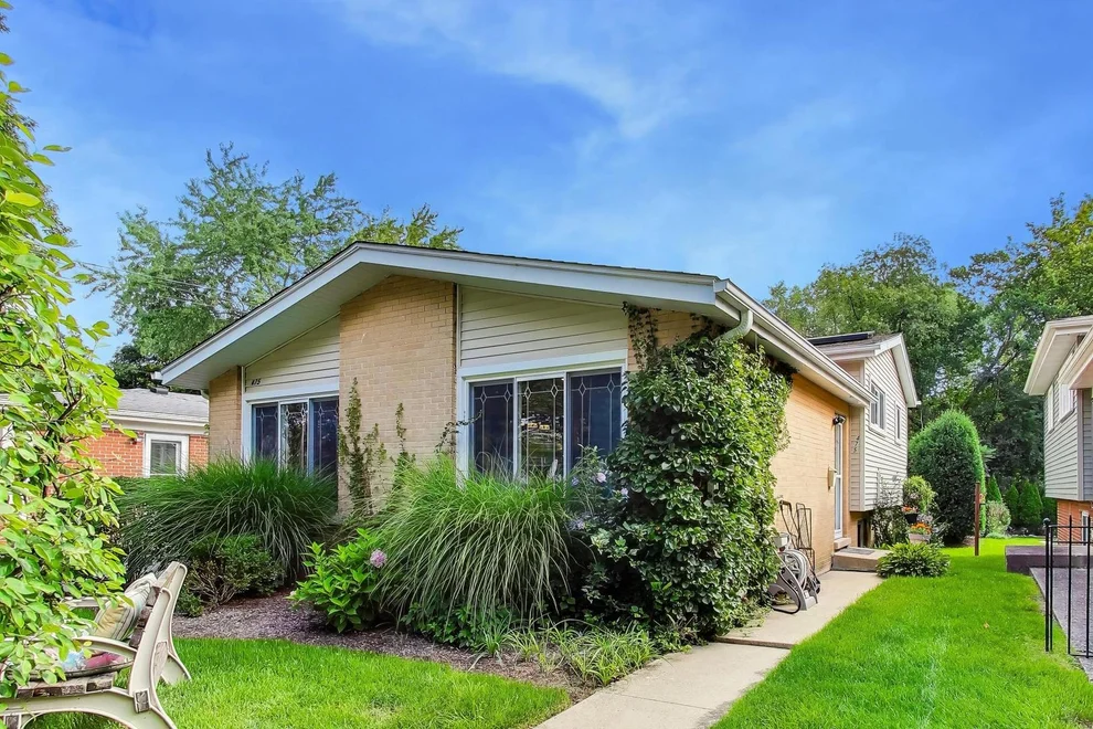 Unit for sale at 475 Burton Avenue, Highland Park, IL 60035