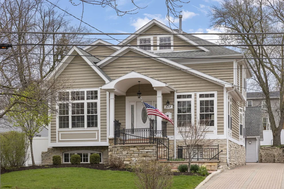 Unit for sale at 117 N Park Boulevard, Glen Ellyn, IL 60137
