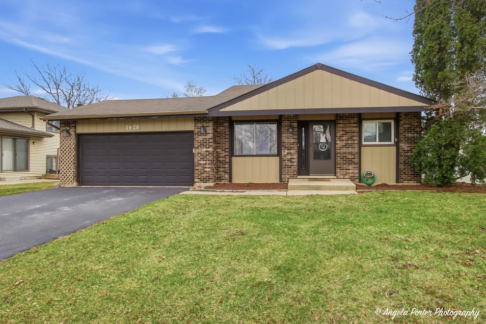 Unit for sale at 1920 Island Court, Woodstock, IL 60098