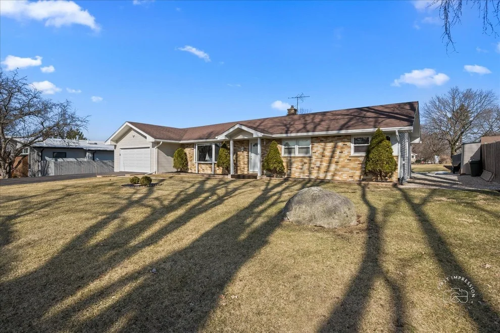 Unit for sale at 27W285 Bauer Road, Naperville, IL 60563
