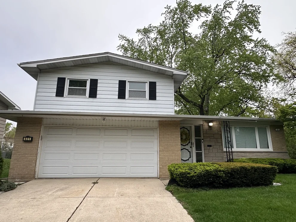 Unit for sale at 821 W Manor Court, Glenwood, IL 60425