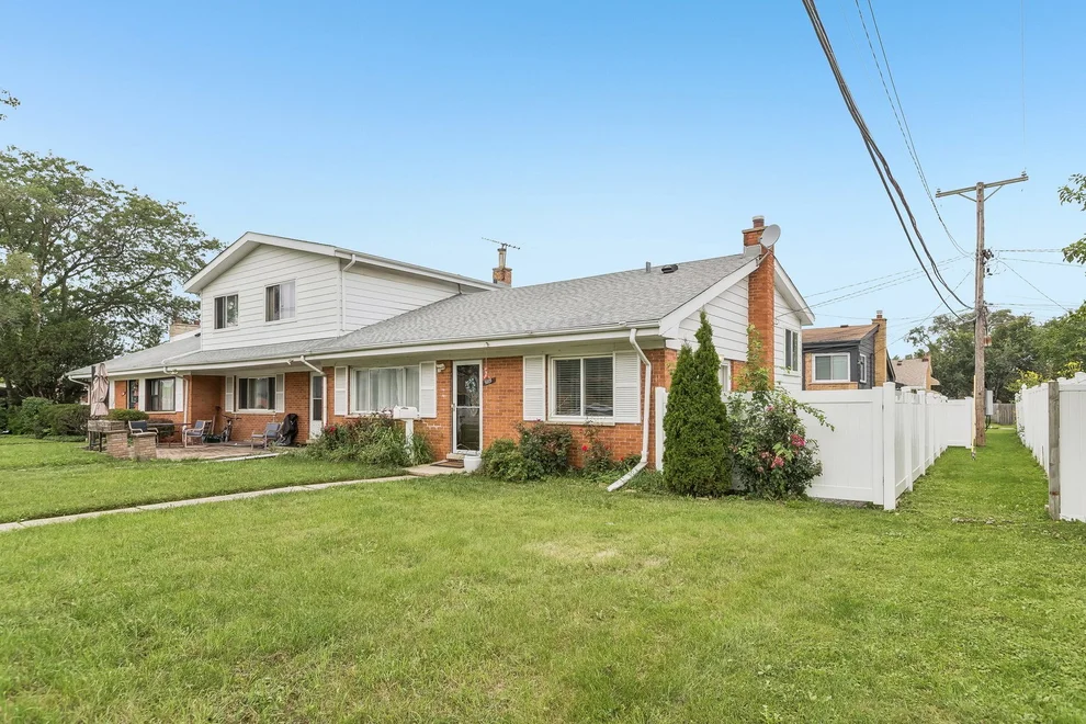 Unit for sale at 9005 N Grace Avenue, Niles, IL 60714
