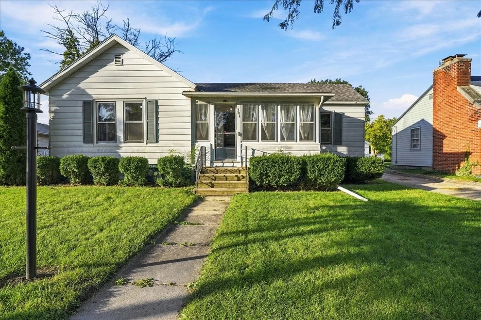 Unit for sale at 304 E 5th Street, Gridley, IL 61744
