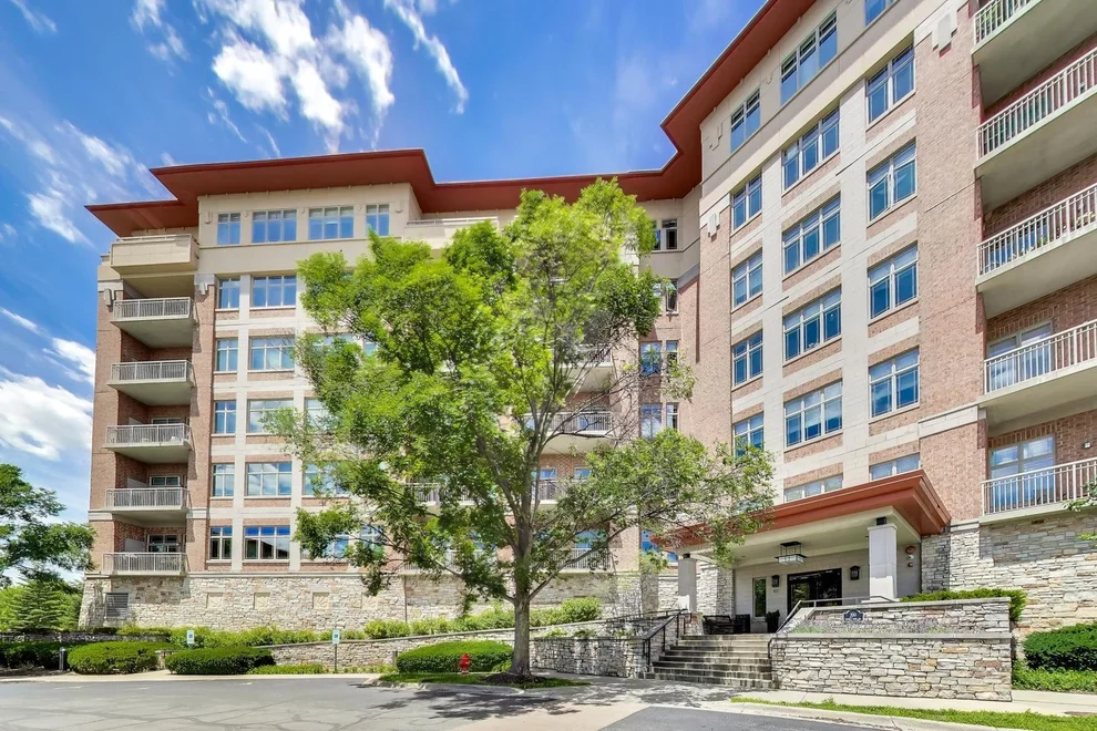 Unit for sale at 100 Prairie Park Drive, Wheeling, IL 60090