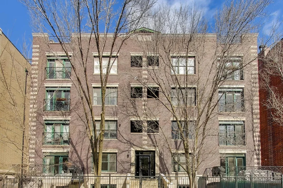 Unit for sale at 714 W Melrose Street, Chicago, IL 60657
