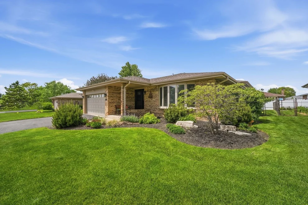 Unit for sale at 8424 168th Street, Tinley Park, IL 60487