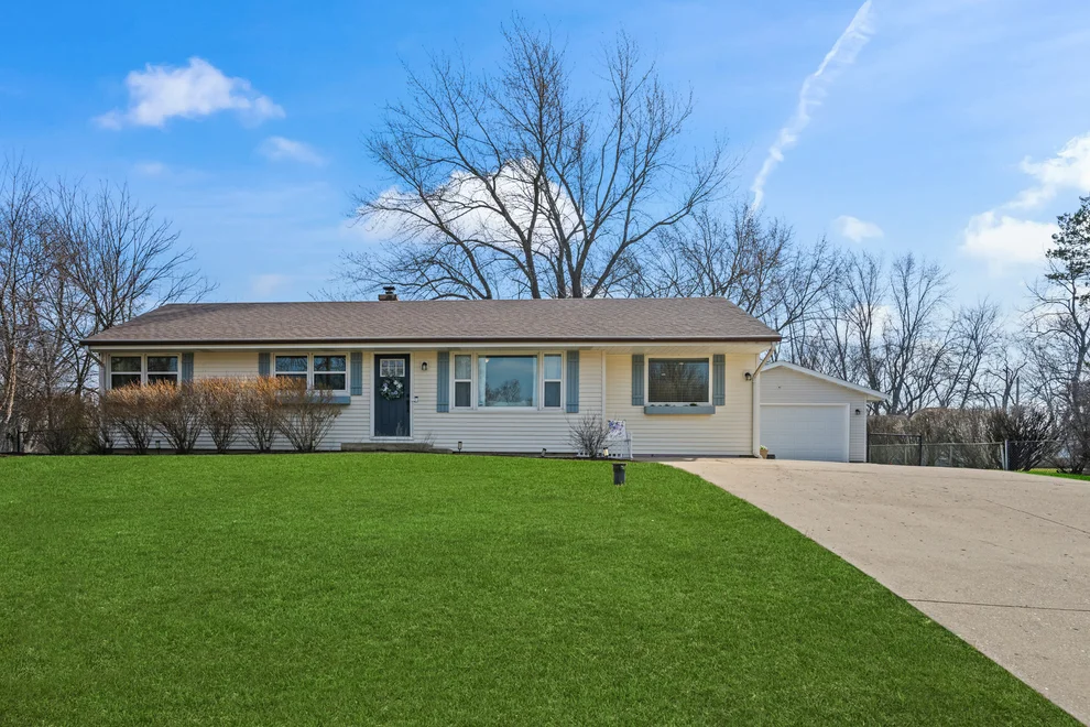 Unit for sale at 28423 W Kelsey Court, Barrington, IL 60010