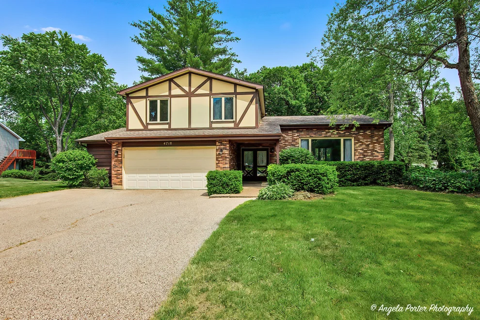 Unit for sale at 4718 Lake Dawnwood Drive, McHenry, IL 60051