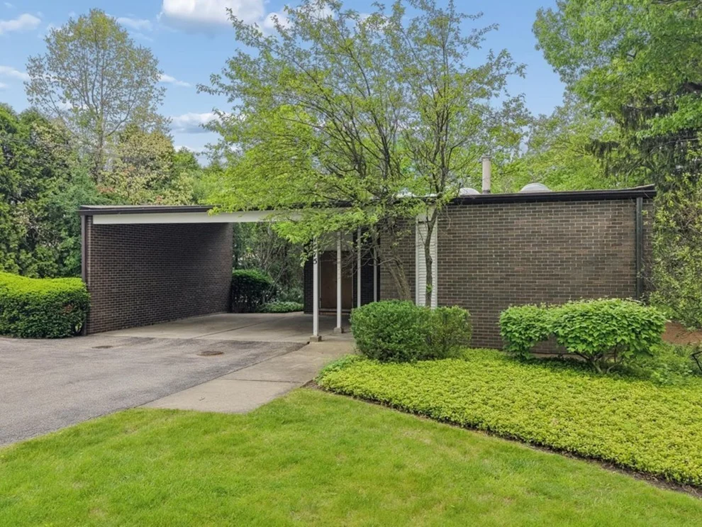 Unit for sale at 1575 Hawthorne Lane, Highland Park, IL 60035