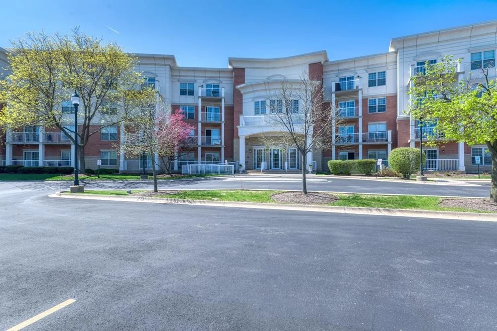 Unit for sale at 601 W Rand Road, Arlington Heights, IL 60004