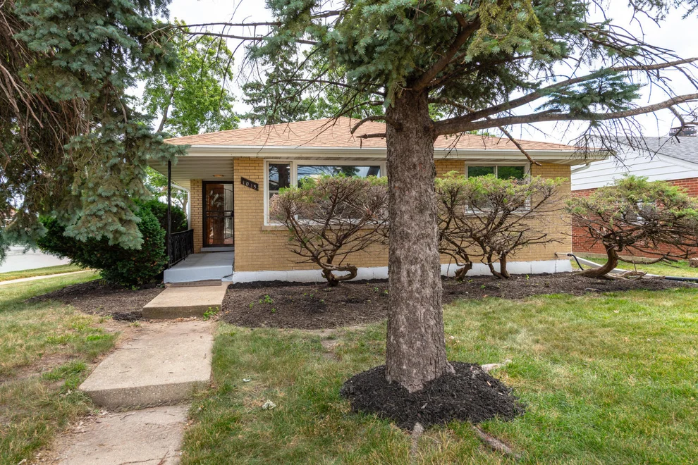 Unit for sale at 1015 W Victoria Avenue, Berkeley, IL 60163