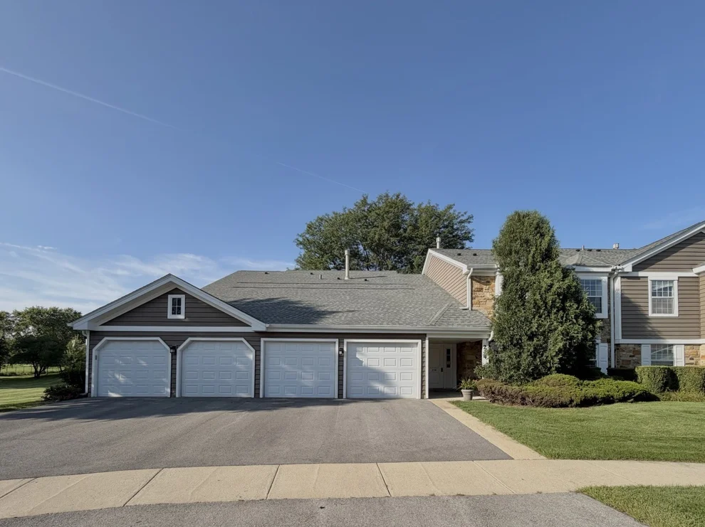 Unit for sale at 214 Maplebrook Court, Schaumburg, IL 60194