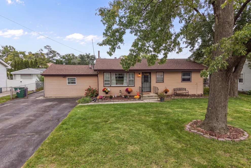 Unit for sale at 8611 Leclaire Avenue, Burbank, IL 60459