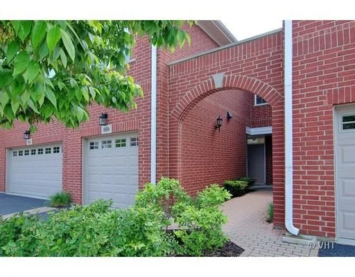 Unit for sale at 955 Kensington Drive, NORTHBROOK, IL 60062