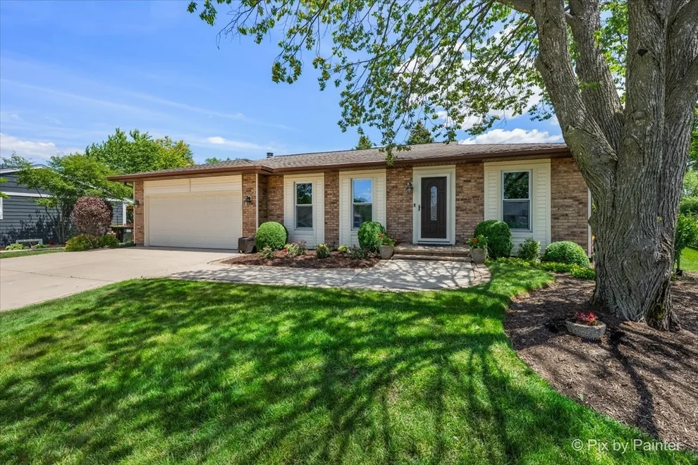 Unit for sale at 265 Mulford Lane, Roselle, IL 60172