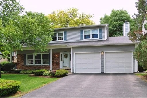 Unit for sale at 903 W BRAESIDE Drive, ARLINGTON HEIGHTS, IL 60004