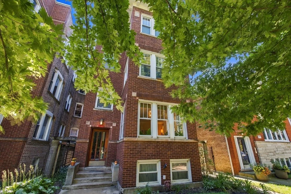 Unit for sale at 1625 W Rascher Avenue, Chicago, IL 60640