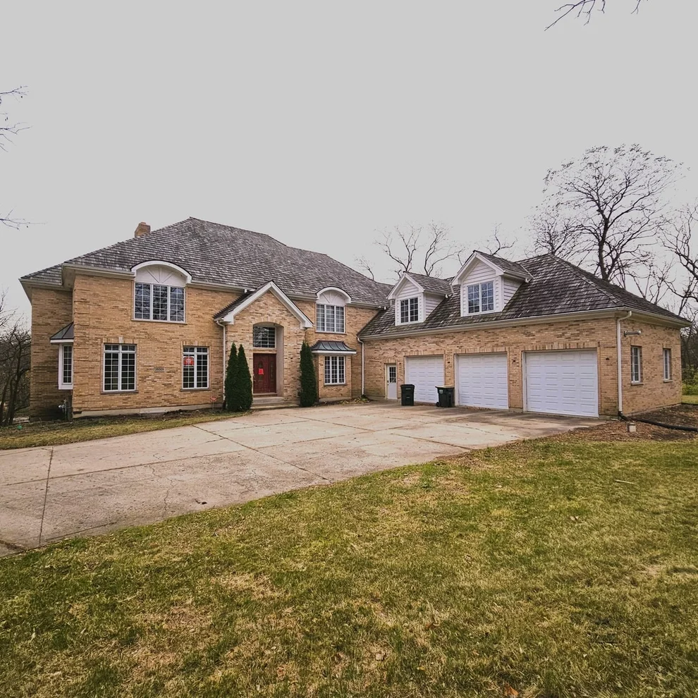Unit for sale at 26005 N Middleton Parkway, Mundelein, IL 60060